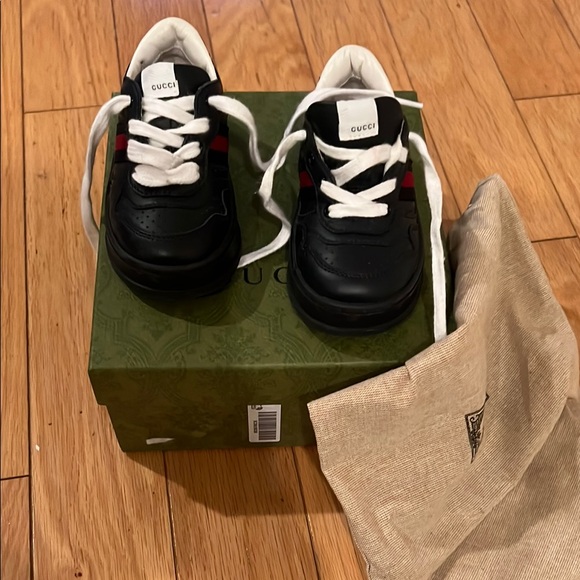 Gucci Black Sneakers Versatile Athletic Design